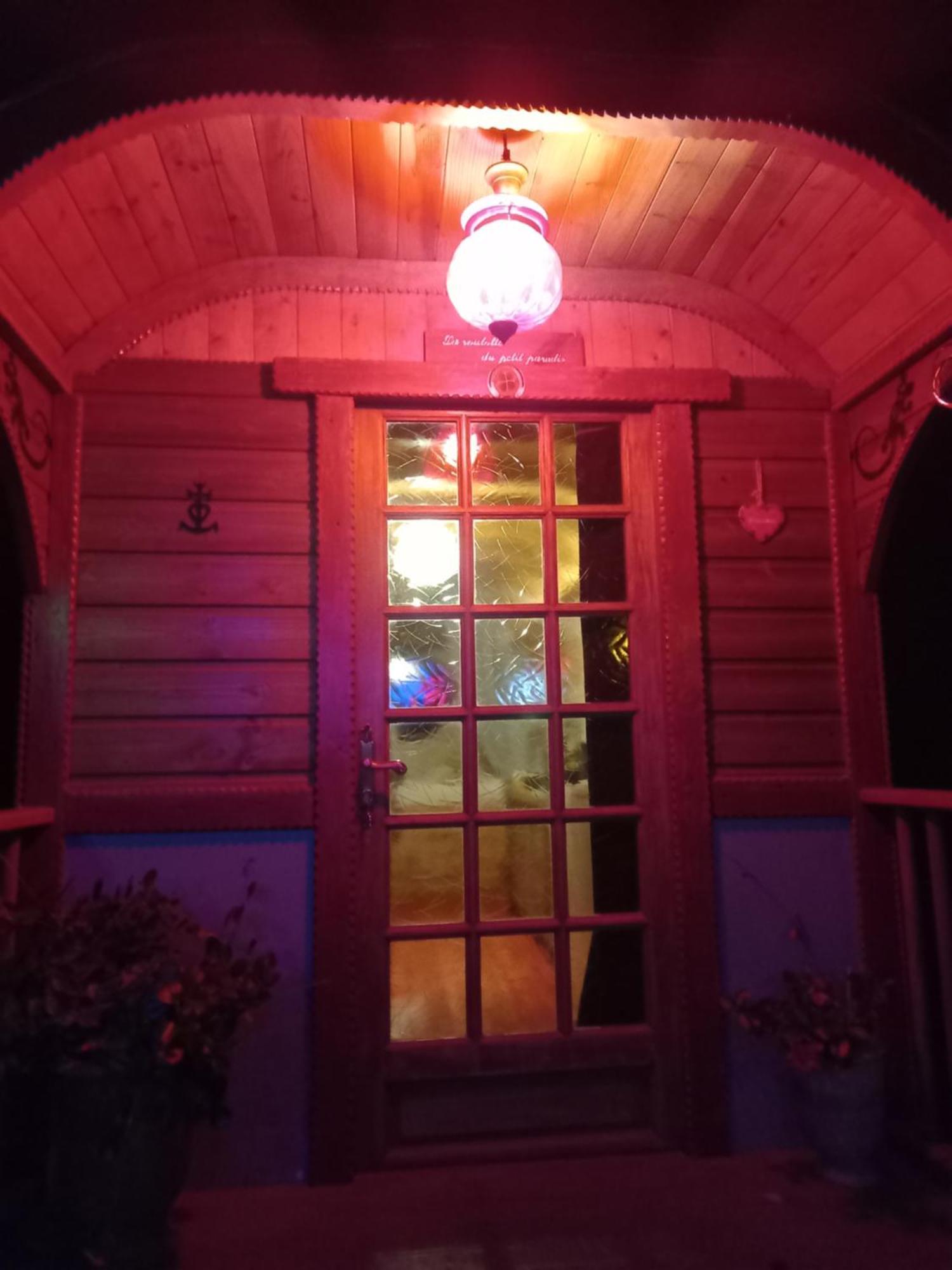 La Roulotte Du Petit Paradis Saint-Rémy-de-Provence 외부 사진