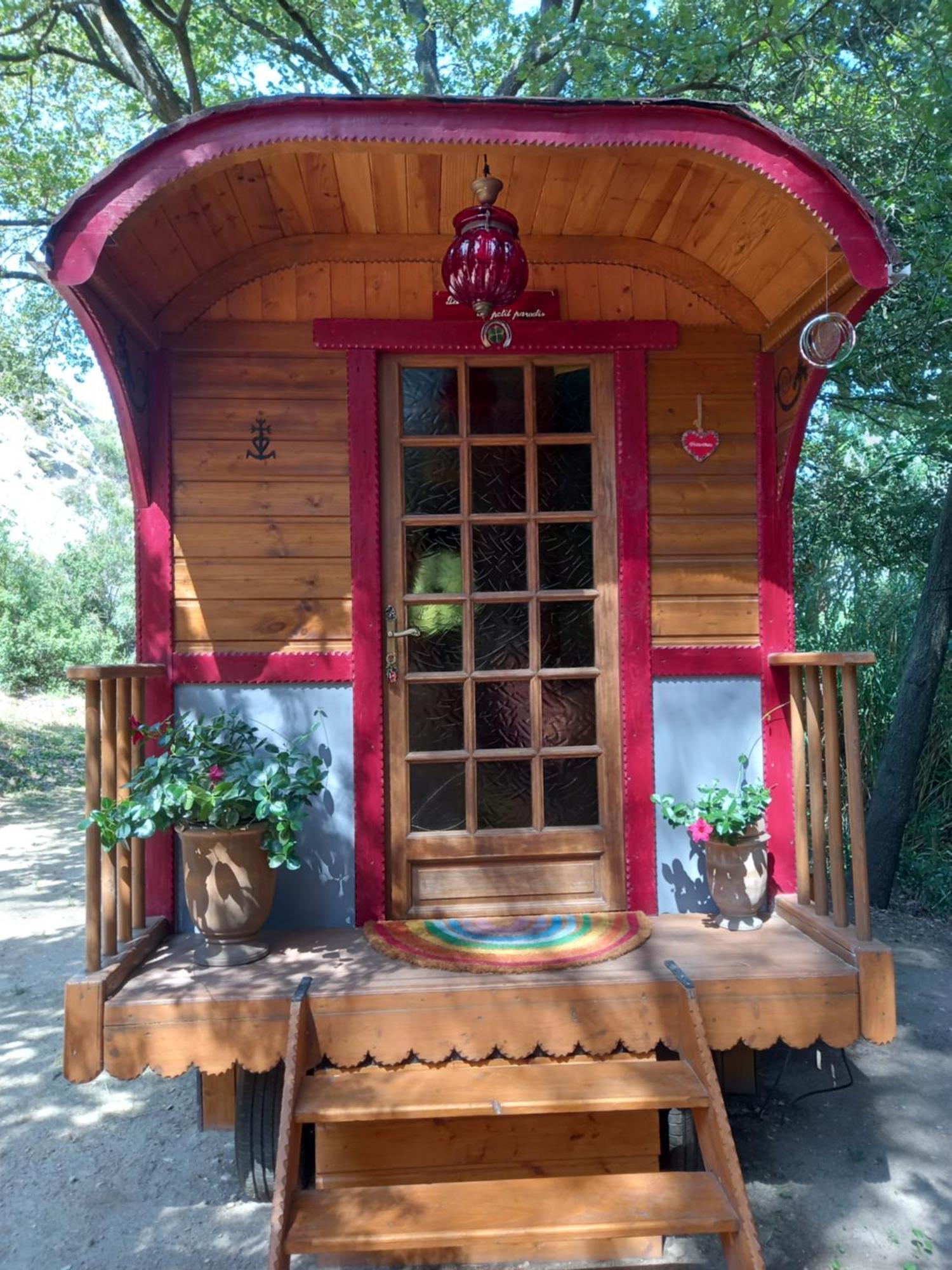 La Roulotte Du Petit Paradis Saint-Rémy-de-Provence 외부 사진