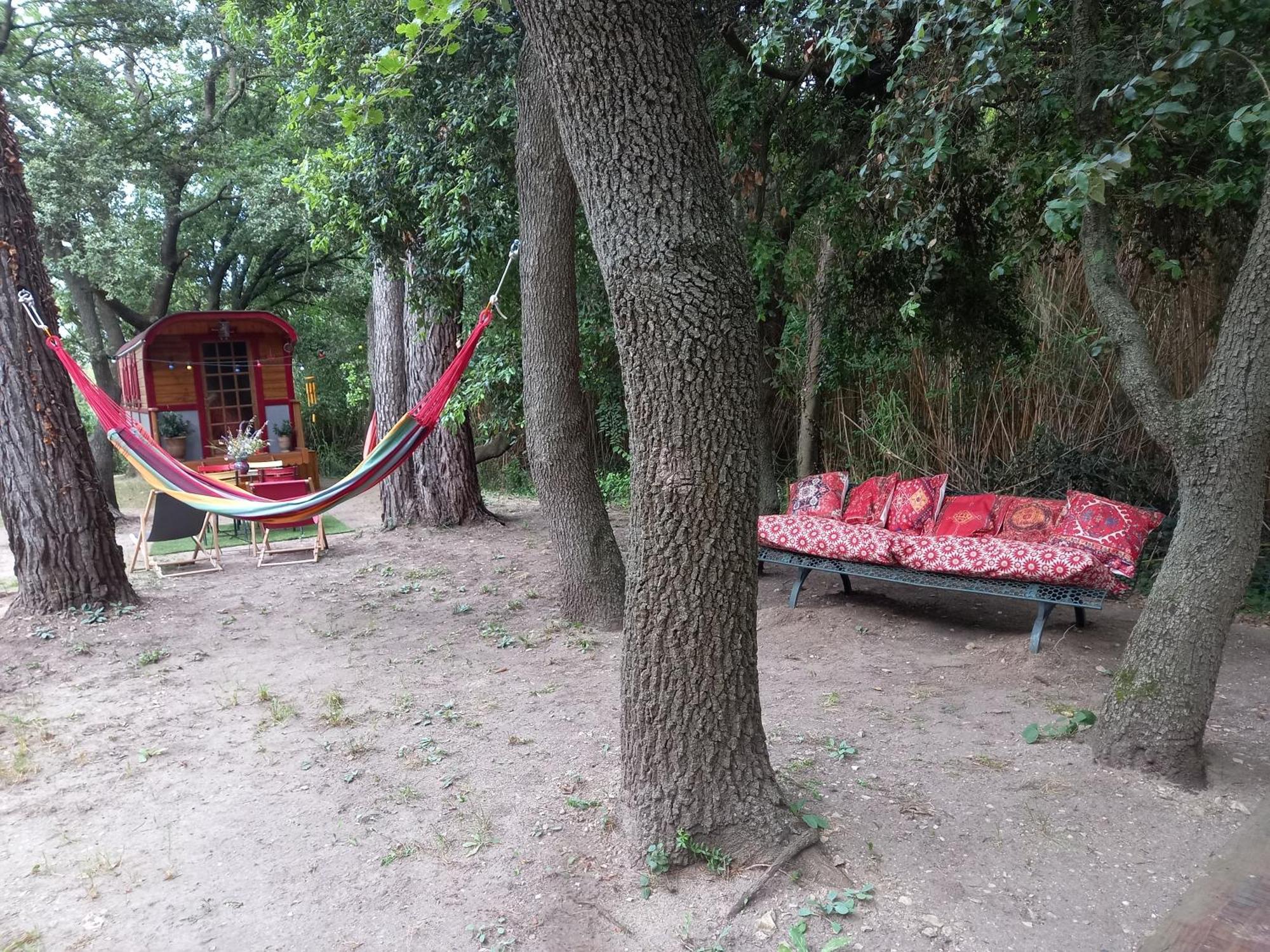 La Roulotte Du Petit Paradis Saint-Rémy-de-Provence 외부 사진
