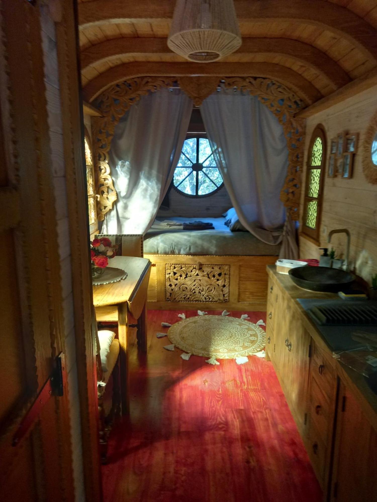 La Roulotte Du Petit Paradis Saint-Rémy-de-Provence 외부 사진