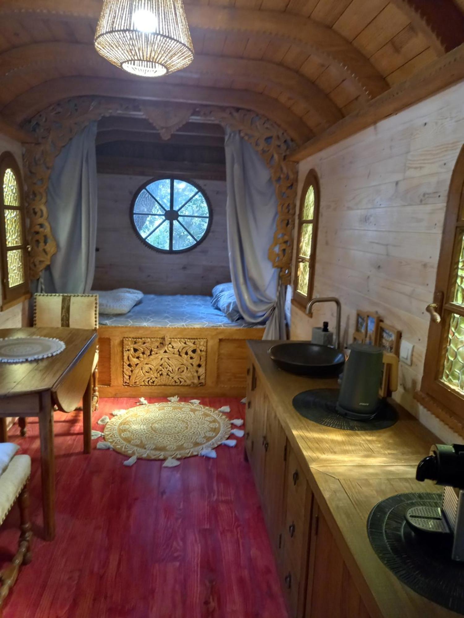 La Roulotte Du Petit Paradis Saint-Rémy-de-Provence 외부 사진