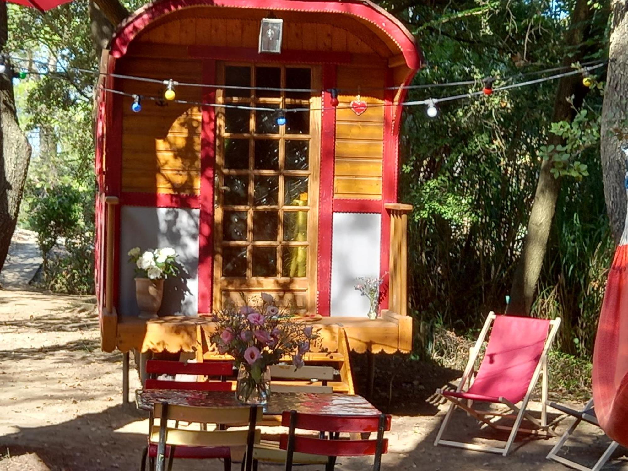 La Roulotte Du Petit Paradis Saint-Rémy-de-Provence 외부 사진